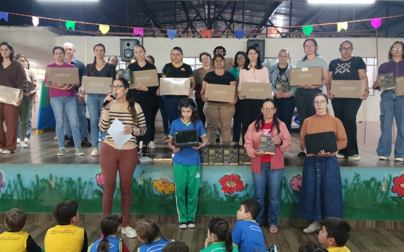 Entrega do kit tecnológico do Programa Indica Paraná!